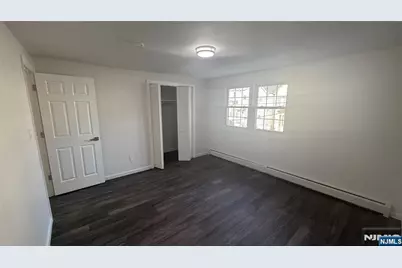 31 Chestnut Street, Kearny, NJ 07032 - Photo 2