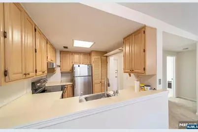 310 Lookout Avenue 304 #304, Hackensack, NJ 07630 - Photo 2