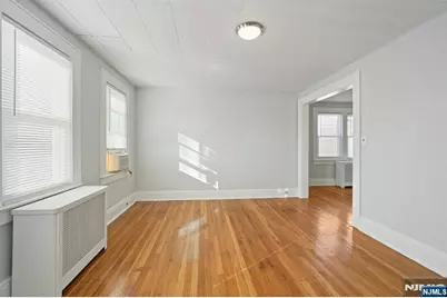 23 Meeker Place 2nd Floor #2nd Floor, Millburn, NJ 07041 - Photo 2