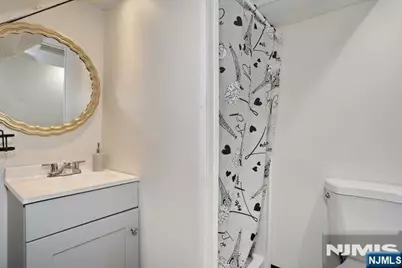 227 Clinton Avenue, Bergenfield, NJ 07621 - Photo 32