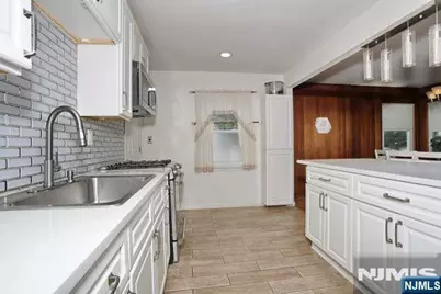 227 Clinton Avenue, Bergenfield, NJ 07621 - Photo 8