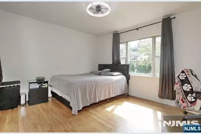 227 Clinton Avenue, Bergenfield, NJ 07621 - Photo 18