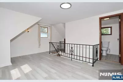 227 Clinton Avenue, Bergenfield, NJ 07621 - Photo 22