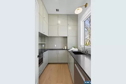 27 Garret Place, Glen Rock, NJ 07452 - Photo 8