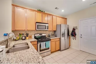 10 Iris Lane 605 #605, Garfield, NJ 07026 - Photo 12