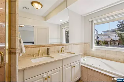 422 Hillside Avenue 5 #5, Palisades Park, NJ 07650 - Photo 18