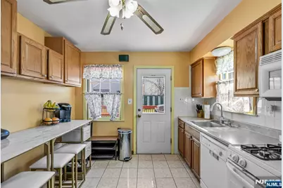 28 William Street, Rochelle Park Township, NJ 07662 - Photo 10