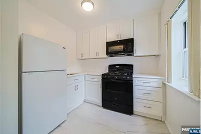 1575 Center Avenue 3F #3F, Fort Lee, NJ 07024 - Photo 10
