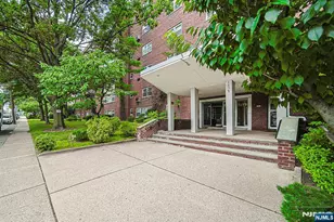 1575 Center Ave 3F, Fort Lee, NJ 07024 - Photo 2