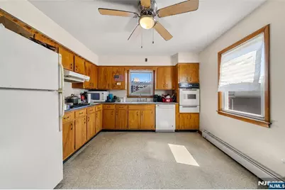 452 Commercial Avenue, Cliffside Park, NJ 07010 - Photo 18