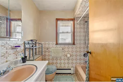 452 Commercial Avenue, Cliffside Park, NJ 07010 - Photo 14