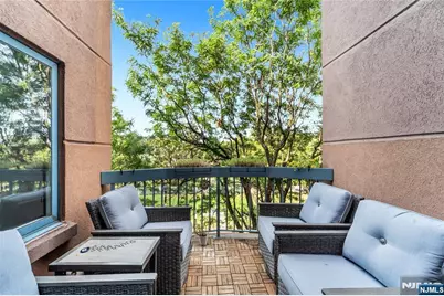 309 Hancock Court M309 #M309, Edgewater, NJ 07020 - Photo 8