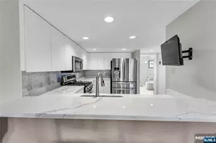 309 Hancock Ct M309, Edgewater, NJ 07020 - Photo 12