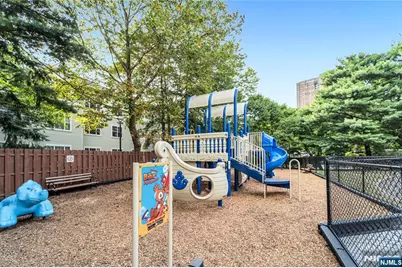 309 Hancock Court M309 #M309, Edgewater, NJ 07020 - Photo 34