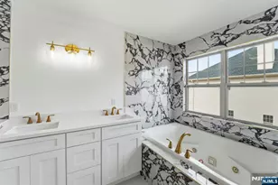 704 Green Ln 2, Union Township, NJ 07083 - Photo 6