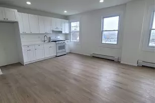 15 Van Court Land Pl, Ridgefield, NJ 07657 - Photo 2