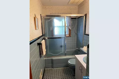 529 Fern Avenue, Lyndhurst Township, NJ 07071 - Photo 10