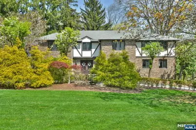 69 Knollwood Road, Upper Saddle River, NJ 07458 - Photo 2