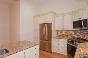 673 Glendale Road Upstairs Apa, Franklin Lakes, NJ 07417 - Photo 4