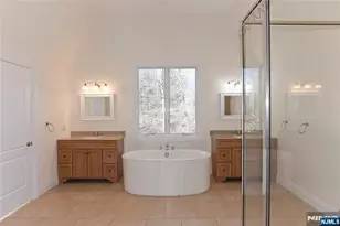 673 Glendale Road Upstairs Apa, Franklin Lakes, NJ 07417 - Photo 16