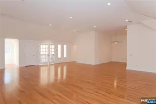 673 Glendale Road Upstairs Apa, Franklin Lakes, NJ 07417 - Photo 8
