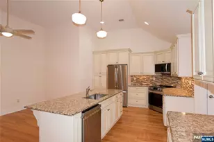 673 Glendale Road Upstairs Apa, Franklin Lakes, NJ 07417 - Photo 4