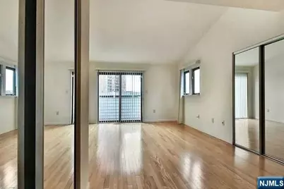 833 Topsail Lane 833 #833, Secaucus, NJ 07094 - Photo 8