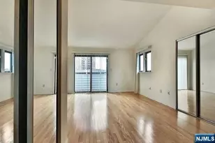 833 Topsail Ln 833, Secaucus, NJ 07094 - Photo 6
