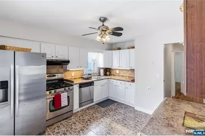 569 Linden Avenue, Teaneck Township, NJ 07666 - Photo 12