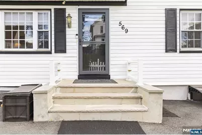 569 Linden Avenue, Teaneck Township, NJ 07666 - Photo 6