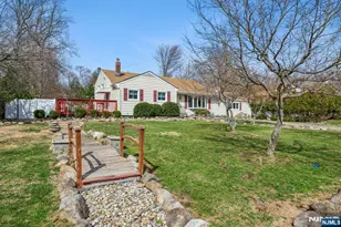 576 Thurnau Dr, River Vale Township, NJ 07675 - Photo 4