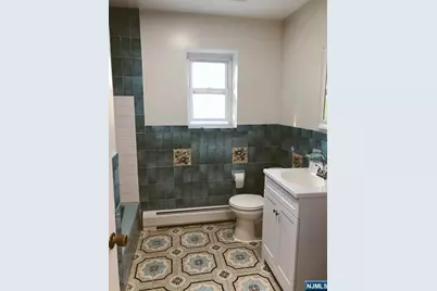 200 Larch Avenue, Teaneck Township, NJ 07666 - Photo 14