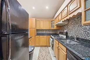 674 Berkeley Ave, Orange, NJ 07050 - Photo 8