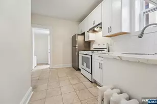 7 Bender Pl 3, Cliffside Park, NJ 07010 - Photo 4