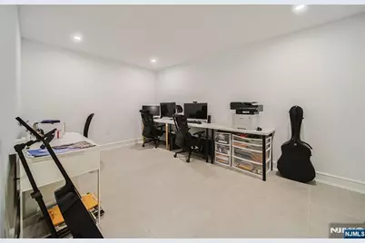 144 Village Circle, Paramus, NJ 07652 - Photo 30