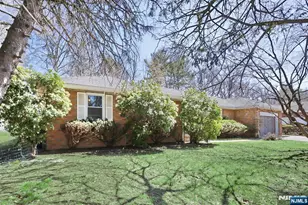 7 Tufts Ct, Paramus, NJ 07652 - Photo 2