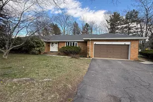 7 Tufts Ct, Paramus, NJ 07652 - Photo 1