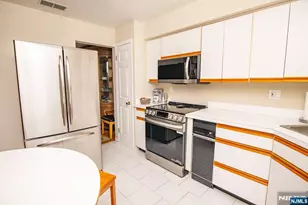 507 Windsor Dr 107, Palisades Park, NJ 07650 - Photo 12