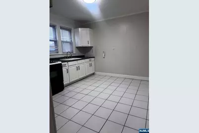 535 Lowe Avenue 1st Fl #1st FL, Ridgefield, NJ 07657 - Photo 4