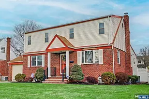 27 Westwood Dr, Fair Lawn, NJ 07410 - Photo 2