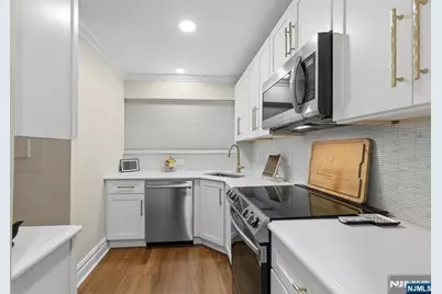 101 Route 5 304 #304, Edgewater, NJ 07020 - Photo 8