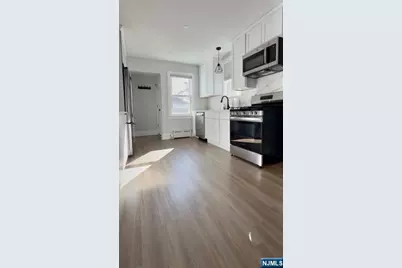 30 Knox Avenue, Cliffside Park, NJ 07010 - Photo 4