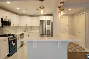 302 Stockton Ct, Edgewater, NJ 07020 - Photo 4