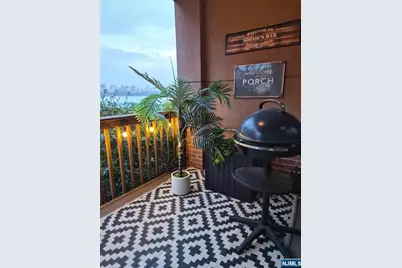 302 Stockton Court, Edgewater, NJ 07020 - Photo 10