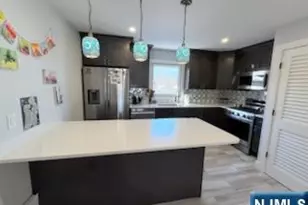 33 Willow Wood Ct 2, East Rutherford, NJ 07073 - Photo 2