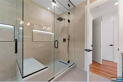811 Jassamine Way, Fort Lee, NJ 07024 - Photo 32