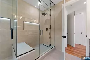 811 Jassamine Way, Fort Lee, NJ 07024 - Photo 32