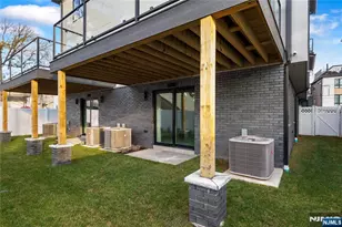 811 Jassamine Way, Fort Lee, NJ 07024 - Photo 6