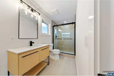 811 Jassamine Way, Fort Lee, NJ 07024 - Photo 34