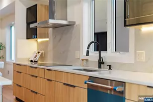 811 Jassamine Way, Fort Lee, NJ 07024 - Photo 16